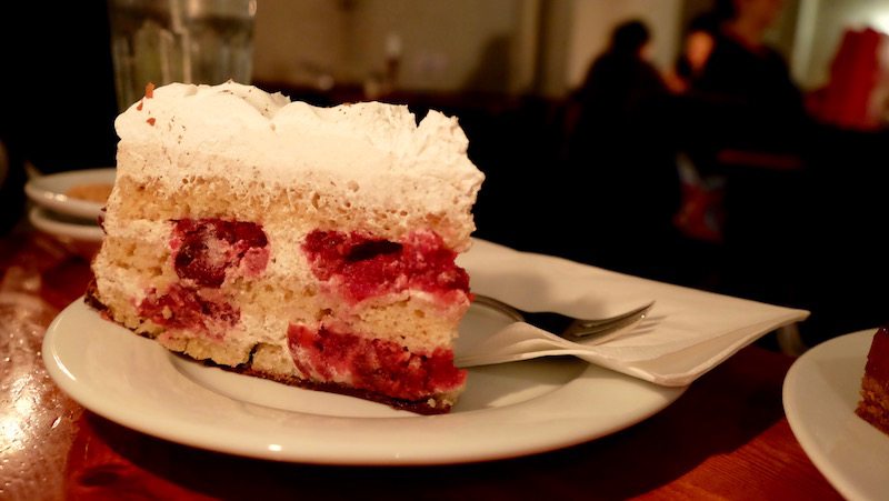 berlin-cafe-v-vegetarisch-vegan-torte