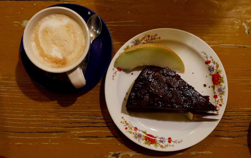 berlin-restaurants-cafe-ein-laden-neukoelln-kaffee-kuchen