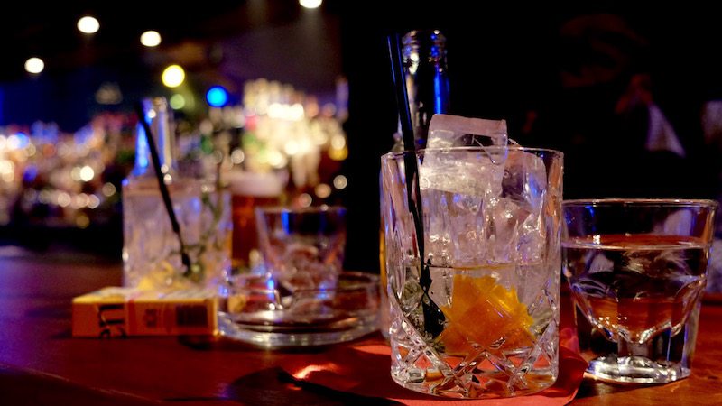 berlin-bar-the-hat-jazzbar-laden-gin-tonic-2