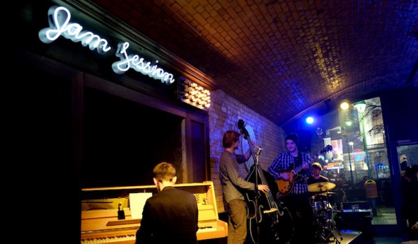 berlin-bar-the-hat-jazzbar-laden-live-musik-2