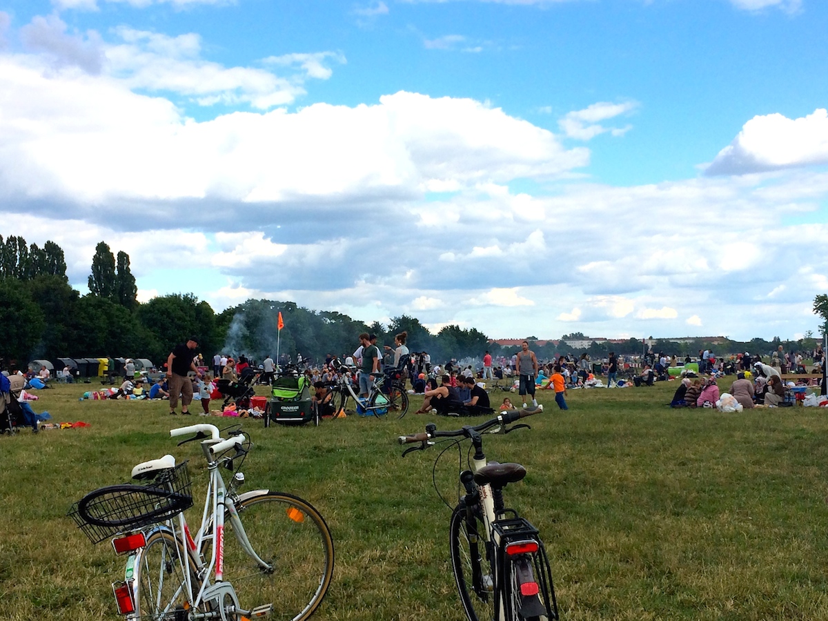 Sommer in Berlin No.1 Grillen auf dem Tempelhofer Feld