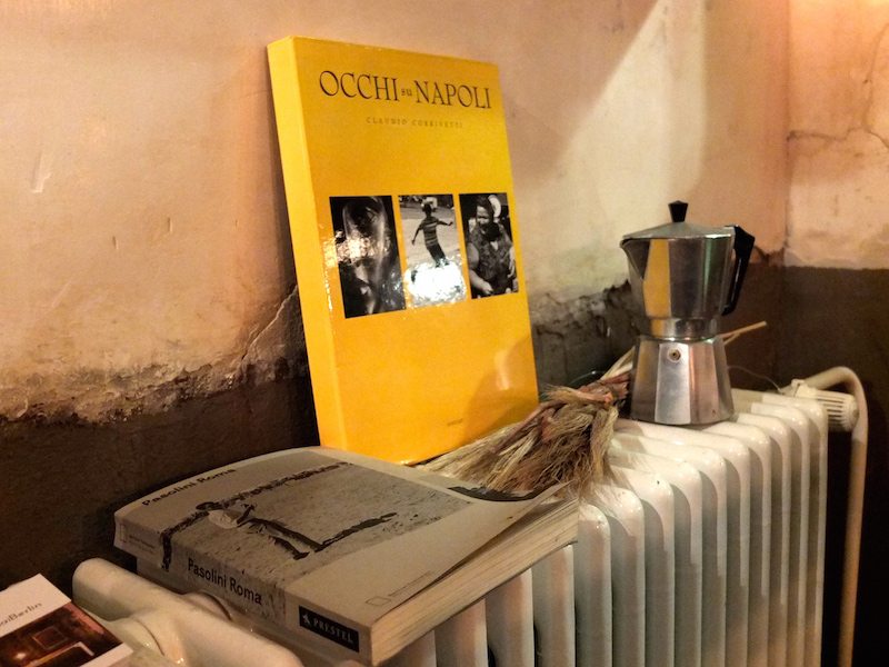 berlin-weinbar-briefmarkenbar-einrichtung-3