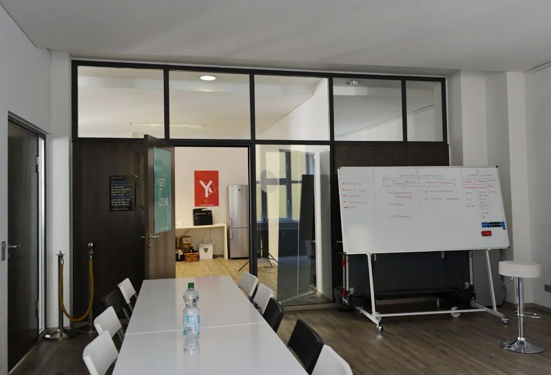 Berlin-Table of Visions-Coworking-Spaces-Mitte-Meetingraum (1)